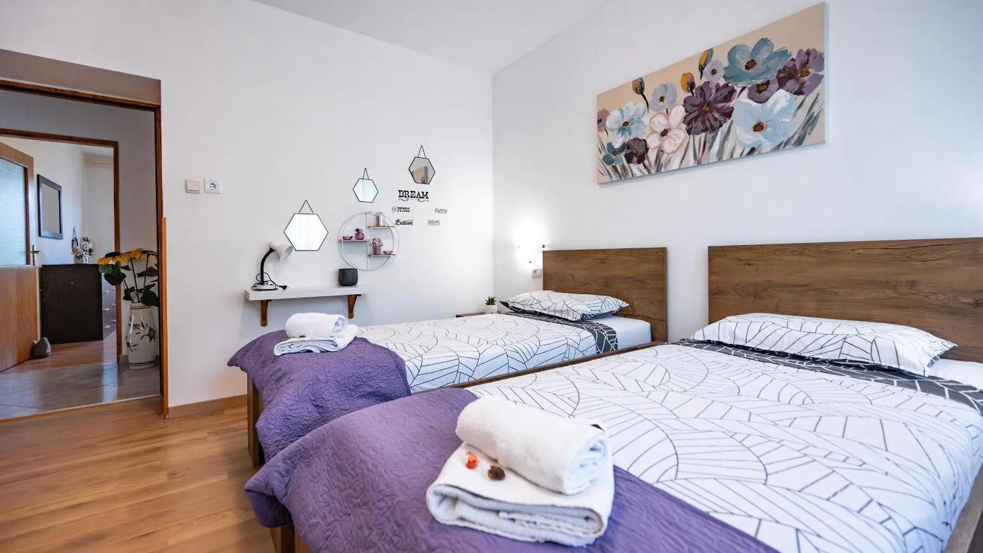 Guest house E-M Apartments With Private Pool Vinkuran