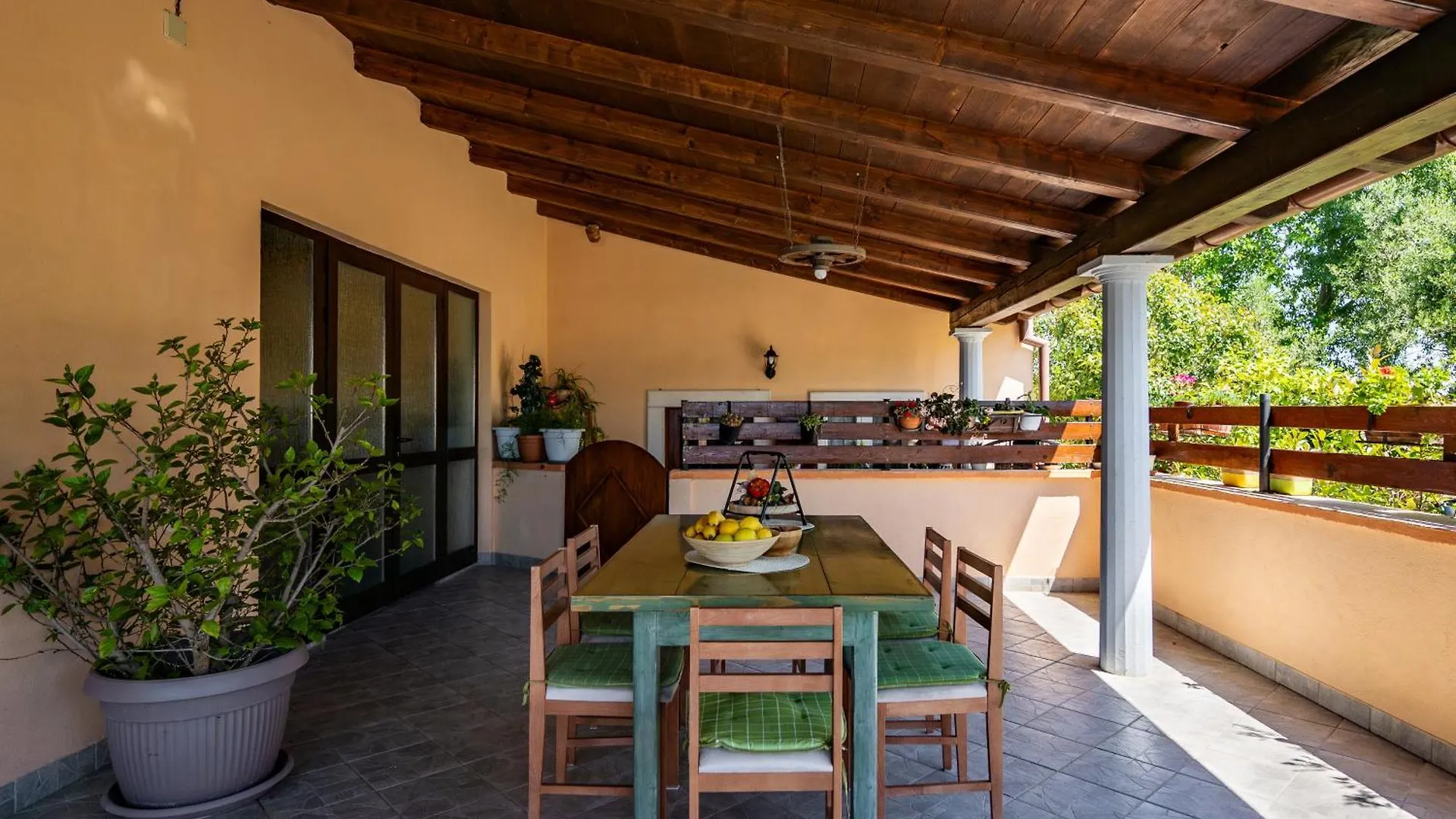 Guest house E-M Apartments With Private Pool Vinkuran