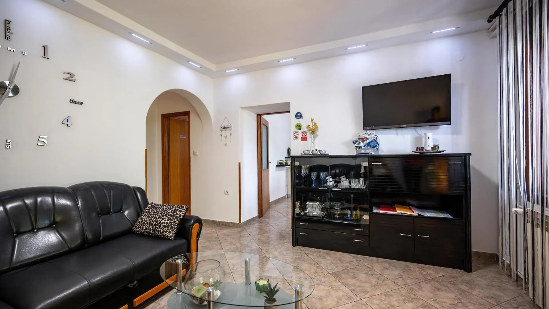 E-M Apartments With Private Pool Vinkuran Gasthof