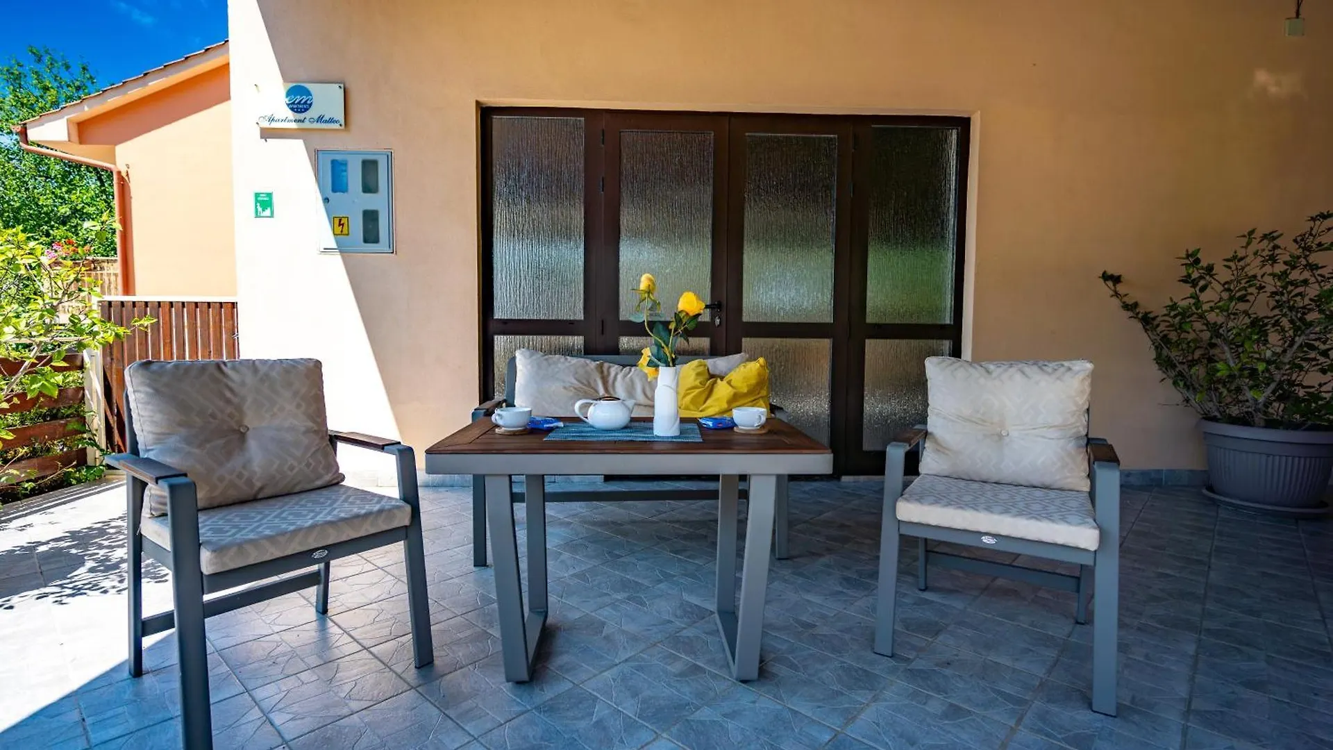 E-M Apartments With Private Pool Vinkuran 3*,