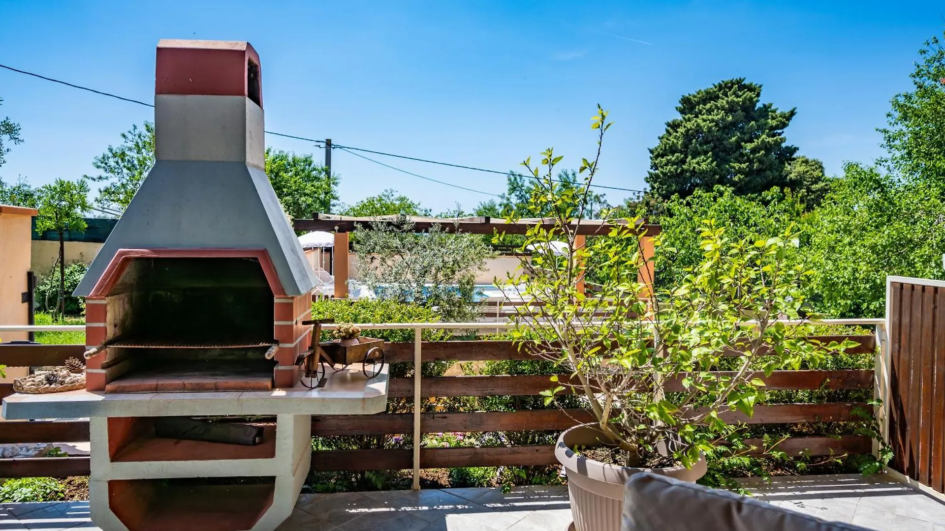 E-M Apartments With Private Pool Vinkuran Croatia
