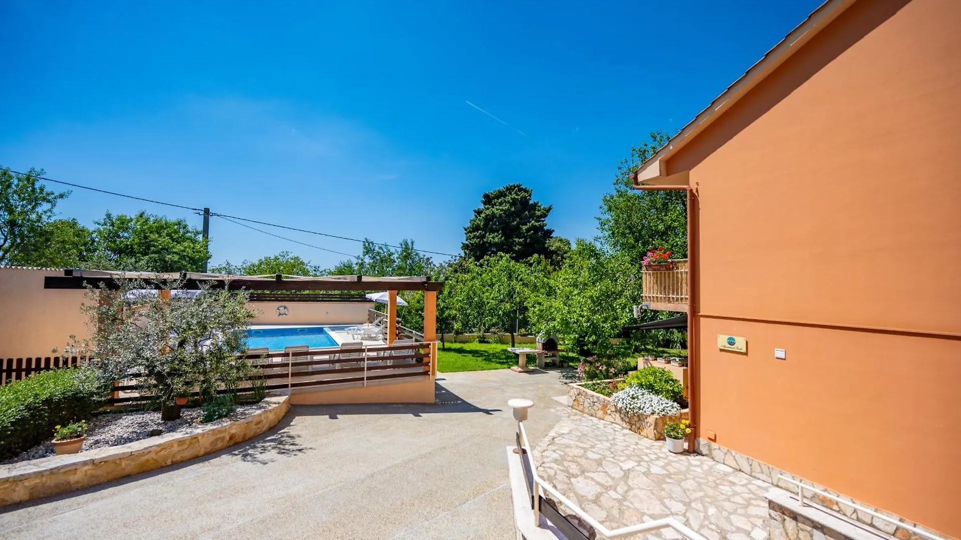 E-M Apartments With Private Pool Vinkuran 3*,  Kroatien