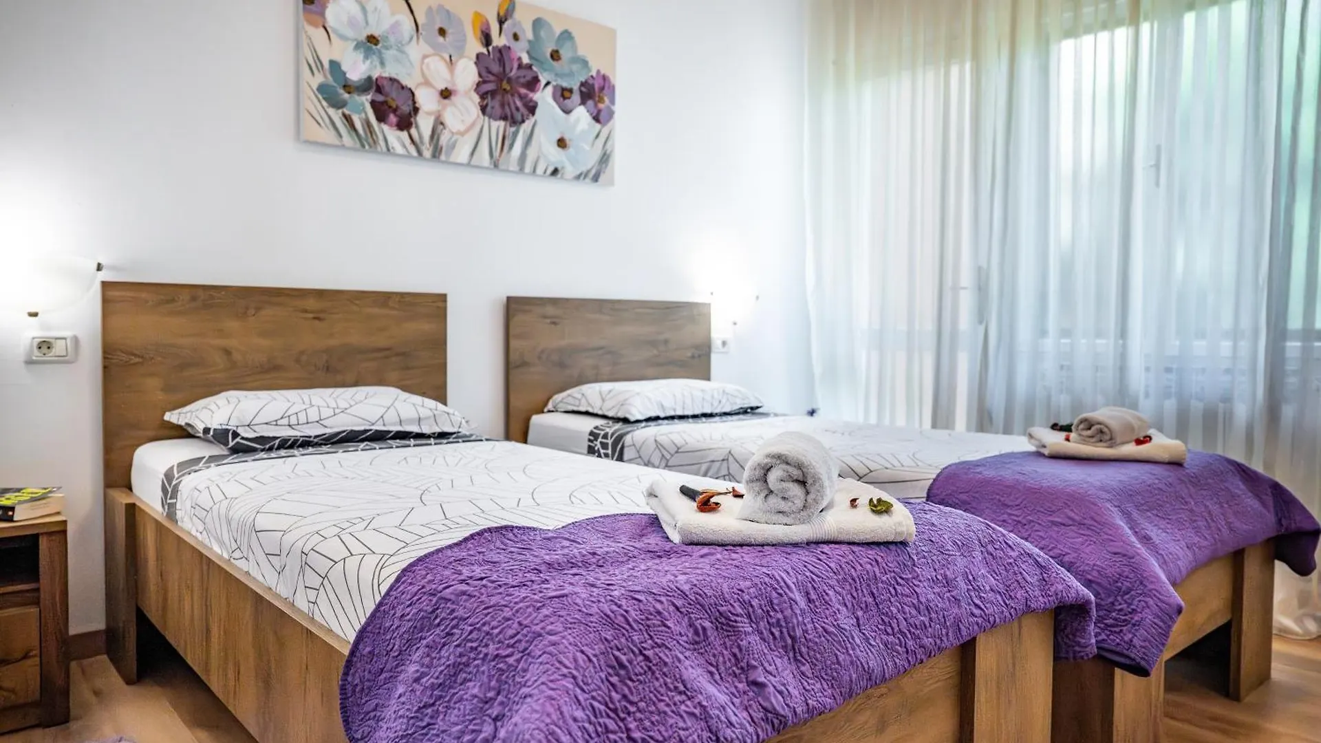E-M Apartments With Private Pool Vinkuran Gasthof
