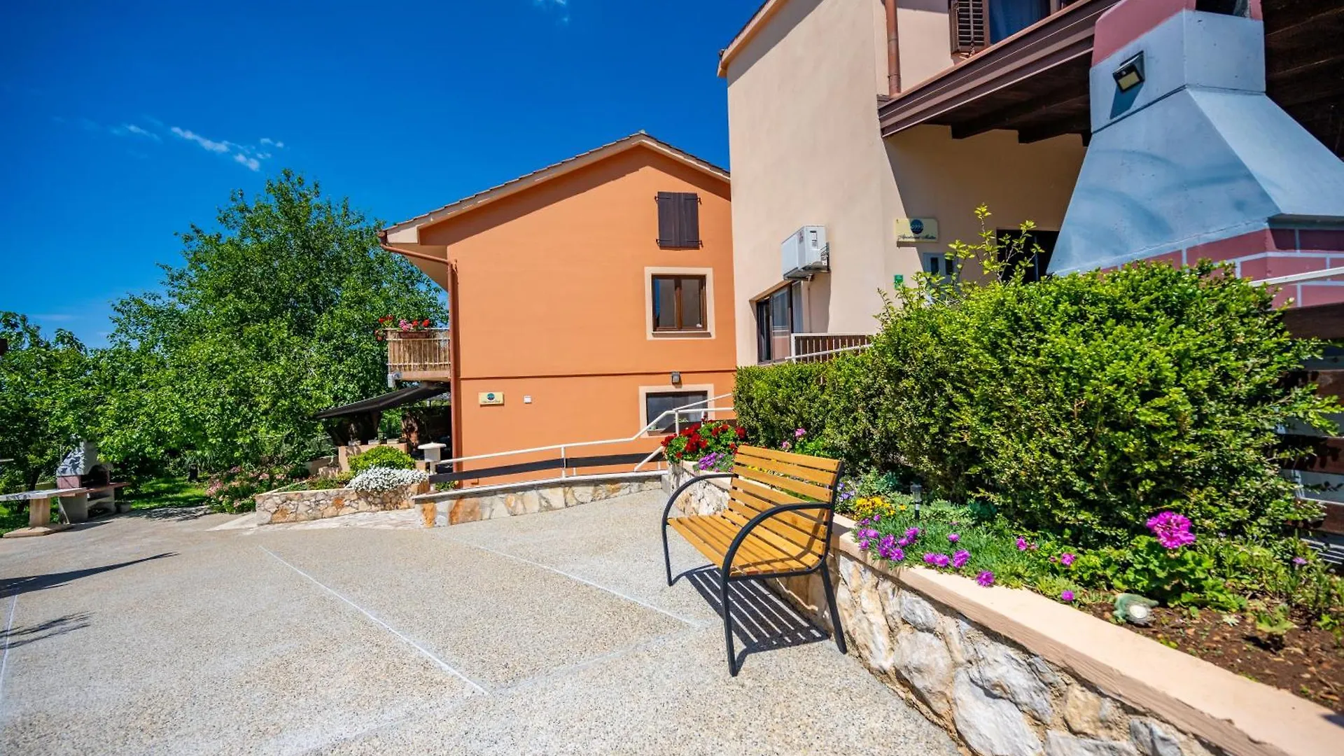 *** Gasthof E-M Apartments With Private Pool Vinkuran Kroatien