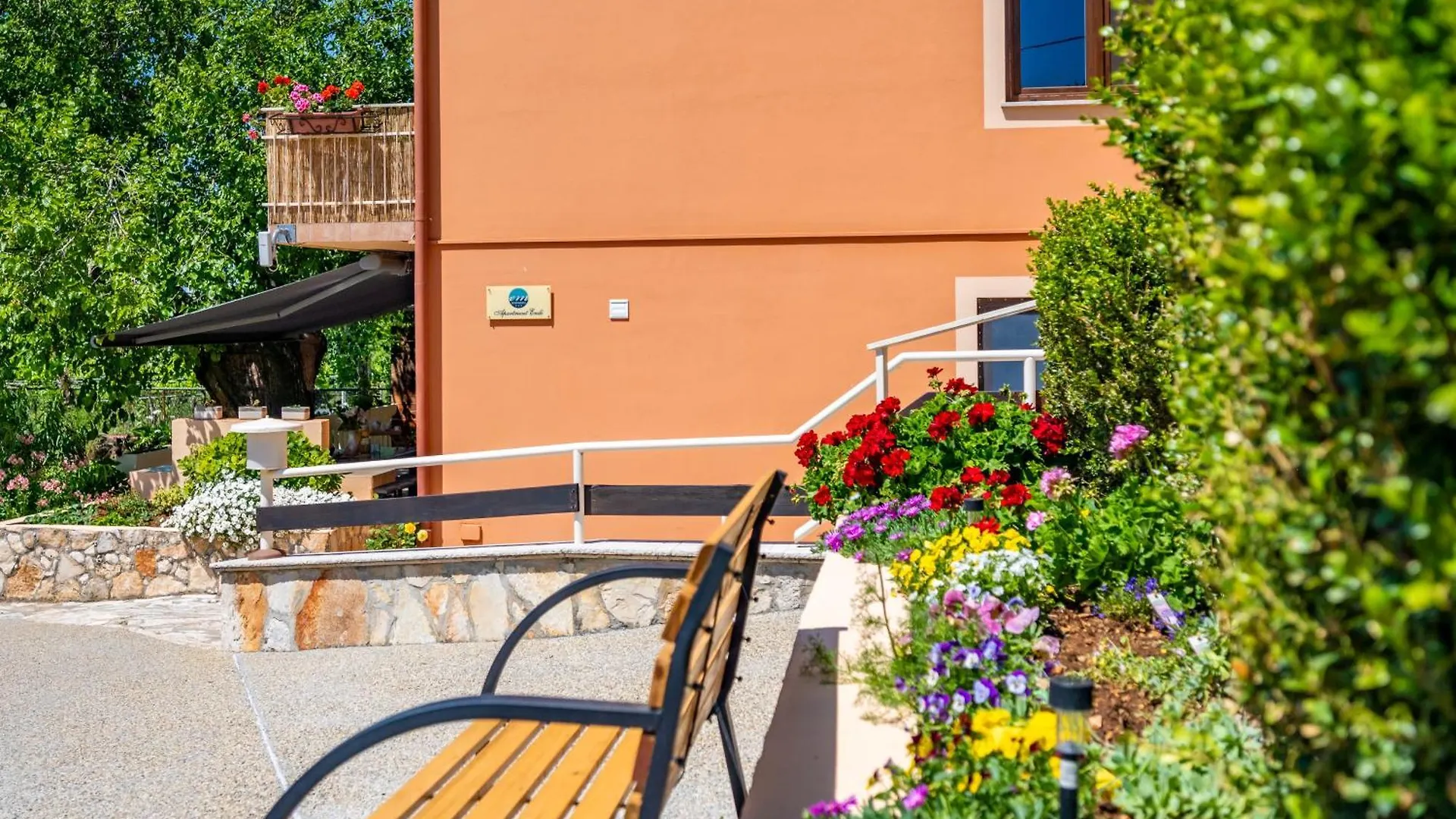 E-M Apartments With Private Pool Vinkuran
