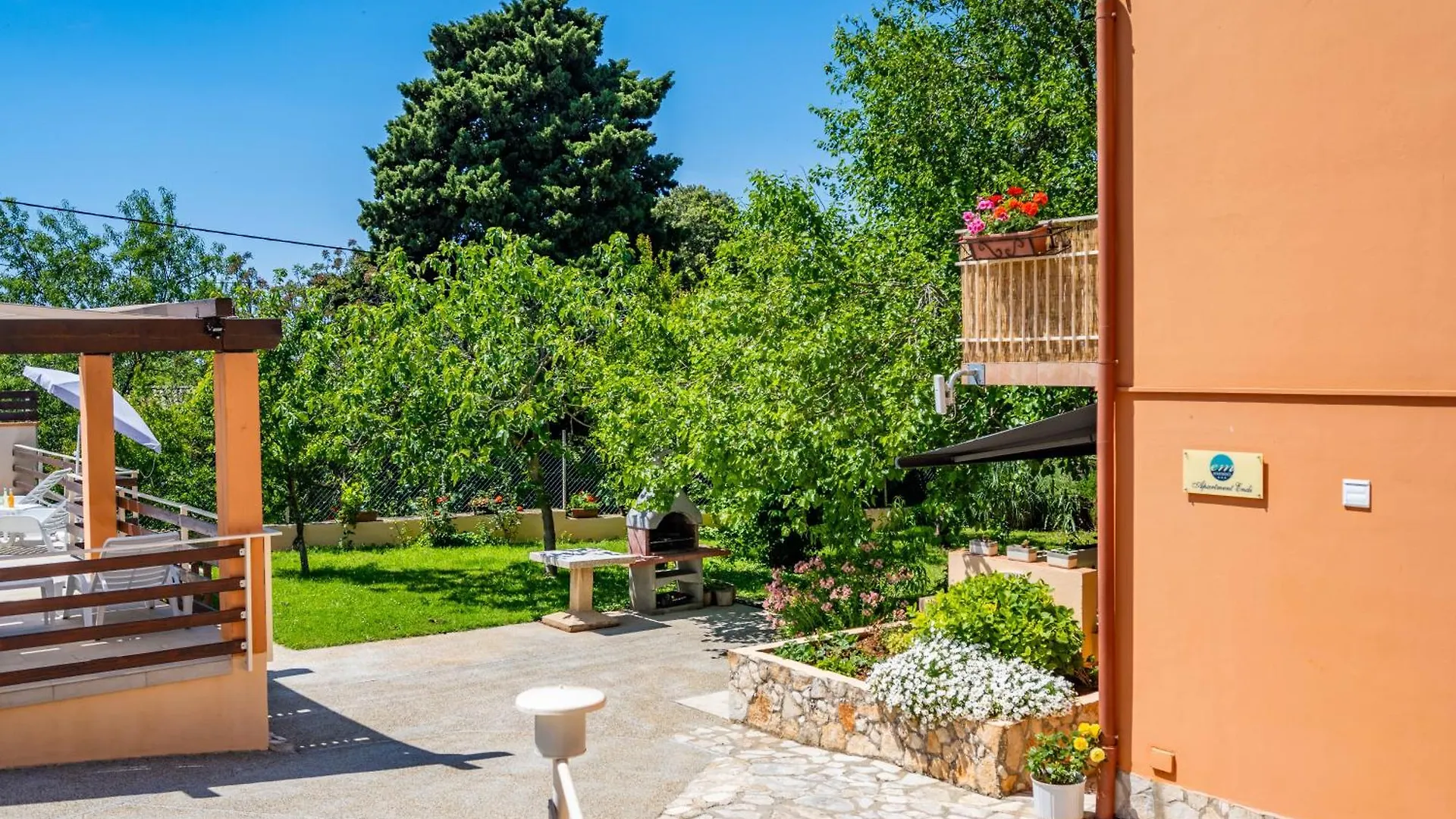 Gasthof E-M Apartments With Private Pool Vinkuran
