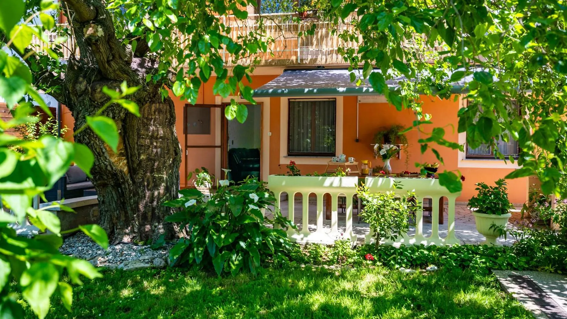 E-M Apartments With Private Pool Vinkuran Gasthof