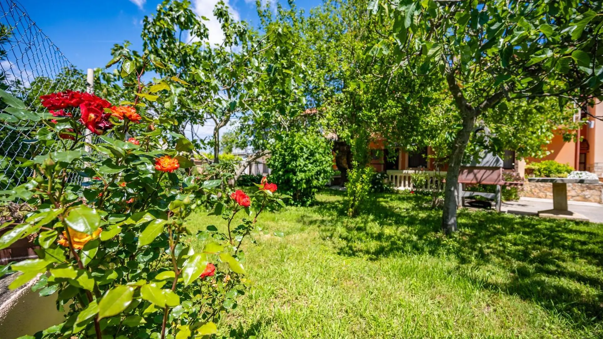 E-M Apartments With Private Pool Vinkuran