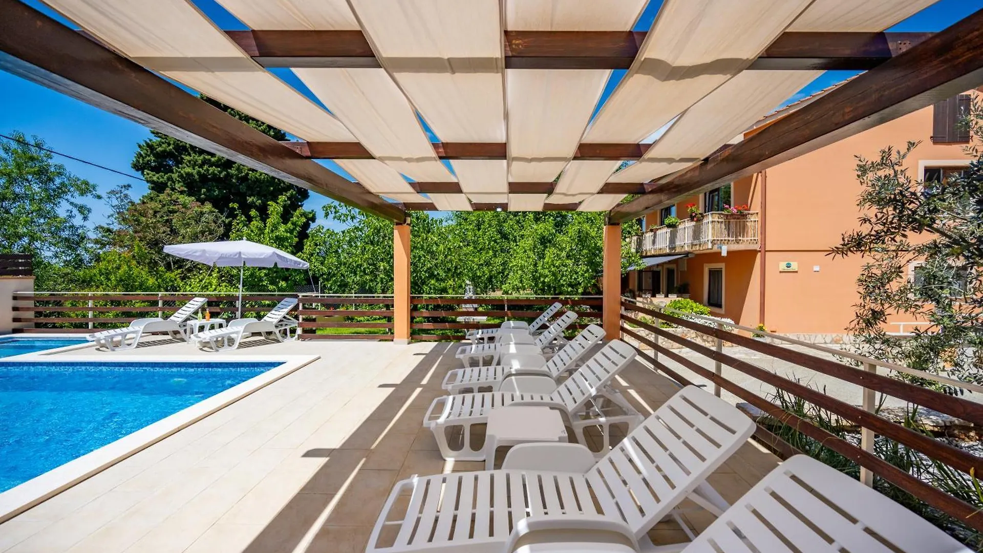 *** Gasthof E-M Apartments With Private Pool Vinkuran Kroatien