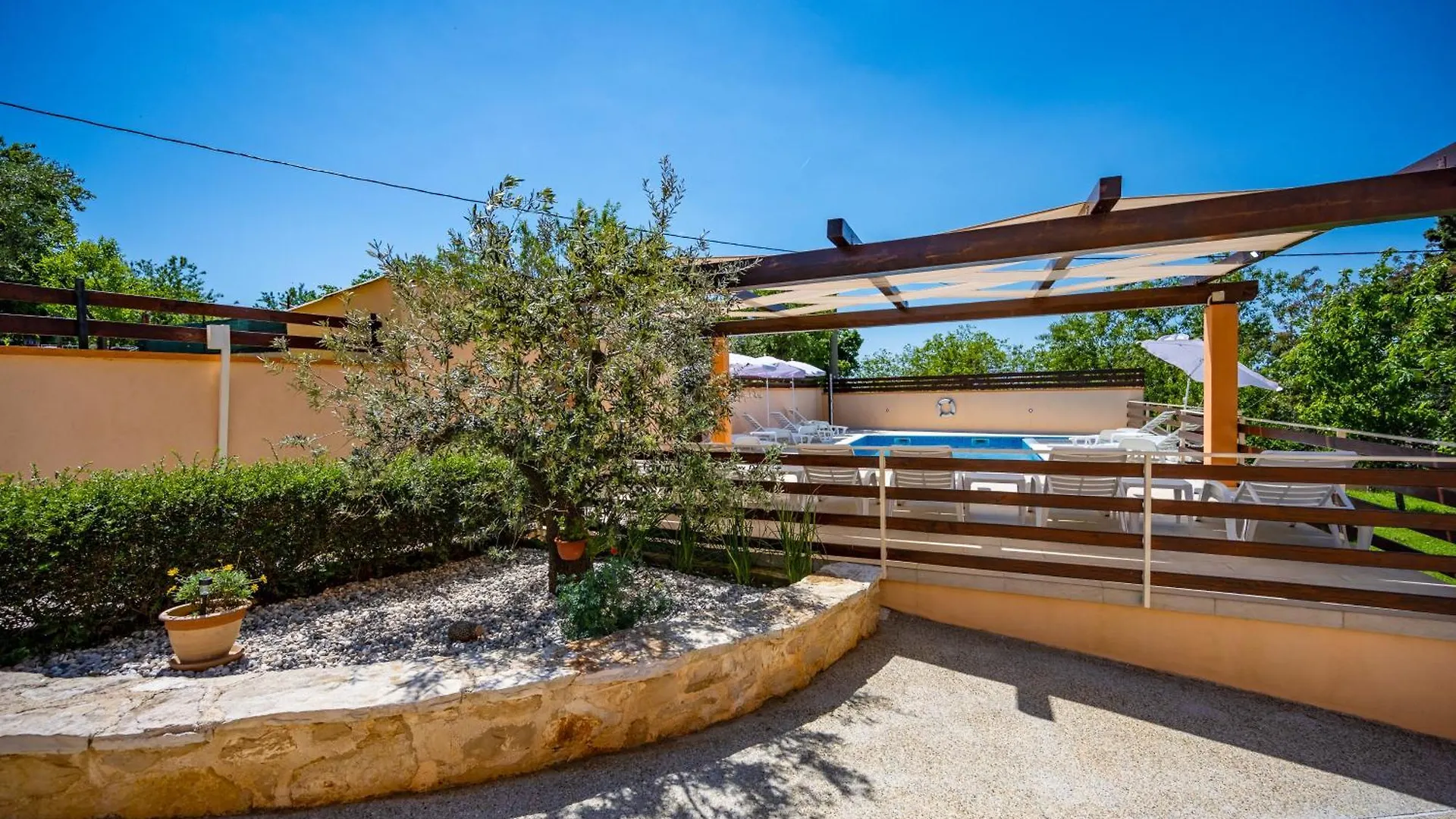 Gasthof E-M Apartments With Private Pool Vinkuran