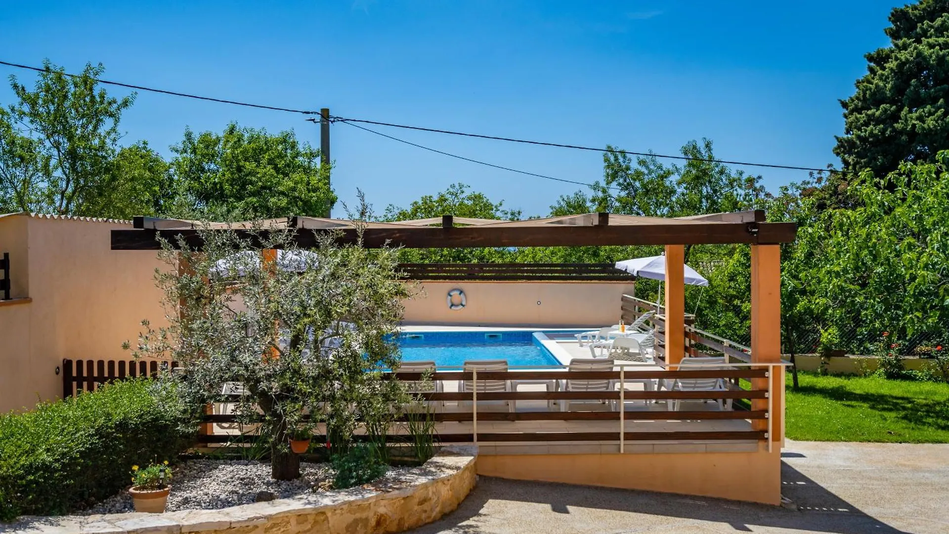 Guest house E-M Apartments With Private Pool Vinkuran